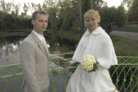 Вологжане Максим и Юлия скрепили свой брак наглядно, навесив замок на мост парка ВРЗ: «Мы думаем, что иногда будем приходить и вспоминать нашу свадьбу».