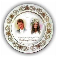 Британская сеть магазинов ”Вулвортс” уже подготовила сувениры с изображением принца Вильяма и его невесты Кейт Миддлтон
