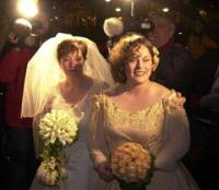 Нидерланды. Пятилетие однополых браков отметили памятной доской