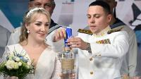 Скрепили узы брака морским узлом: Севастопольская «флотская» свадьба